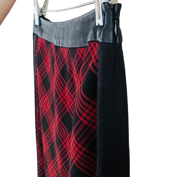 The Limited NWT Black & Red Faux Leather Trim Plaid Side Zip Pencil Skirt Size 4 - Picture 3 of 8